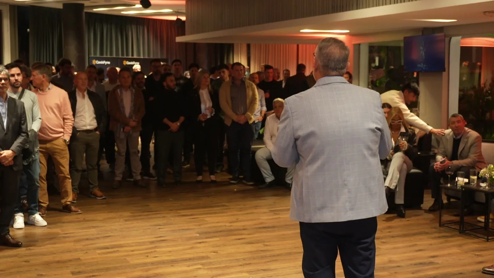 Sala llena durante la presentación de ROS001 a empresarios e inversores